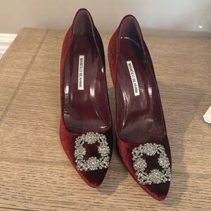Manolo Blahnik Hangisi pump